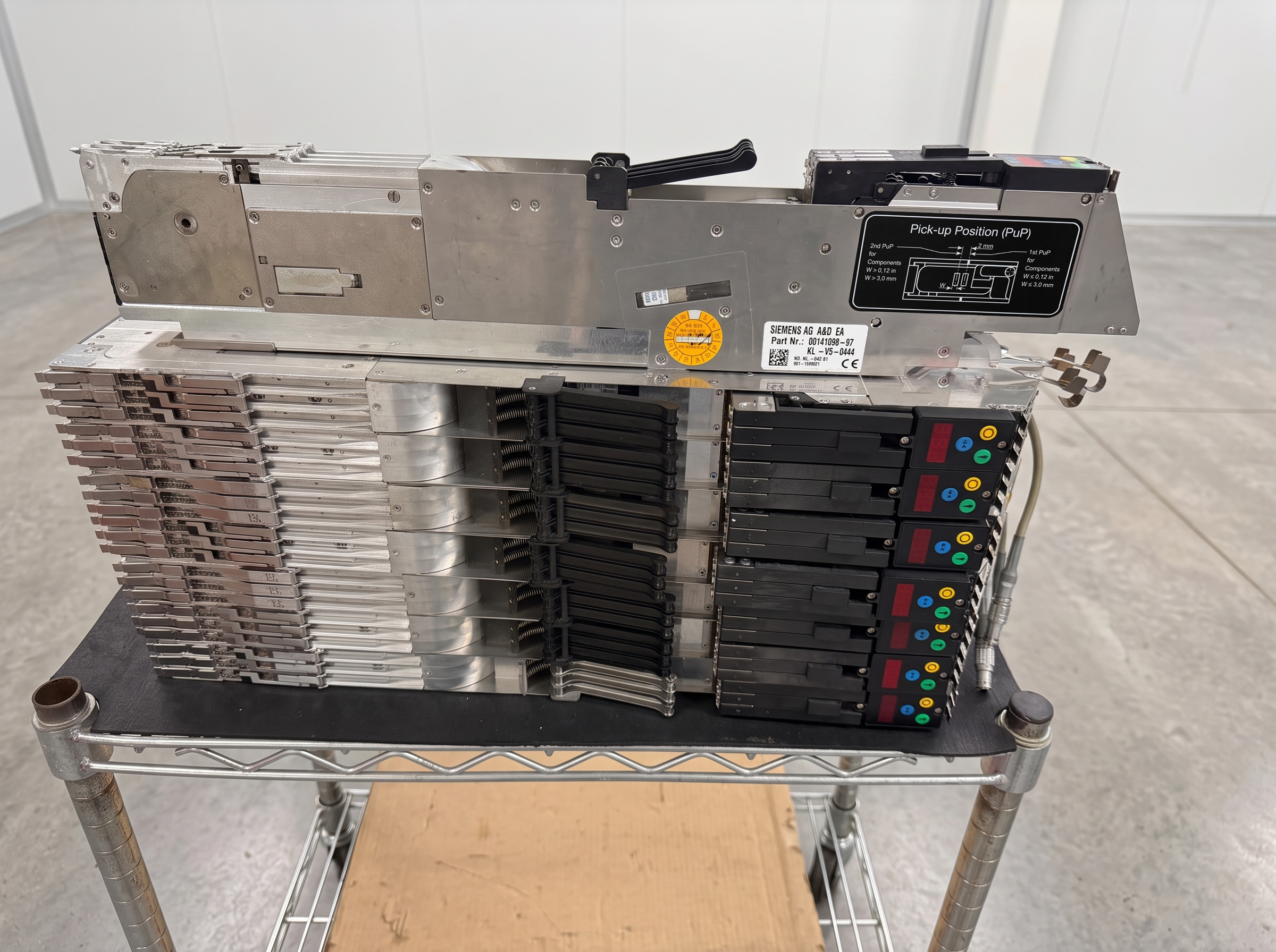 Siemens / ASM SL Triple Track Silver EA 00141098-07 3×8 mm Lane Feeder