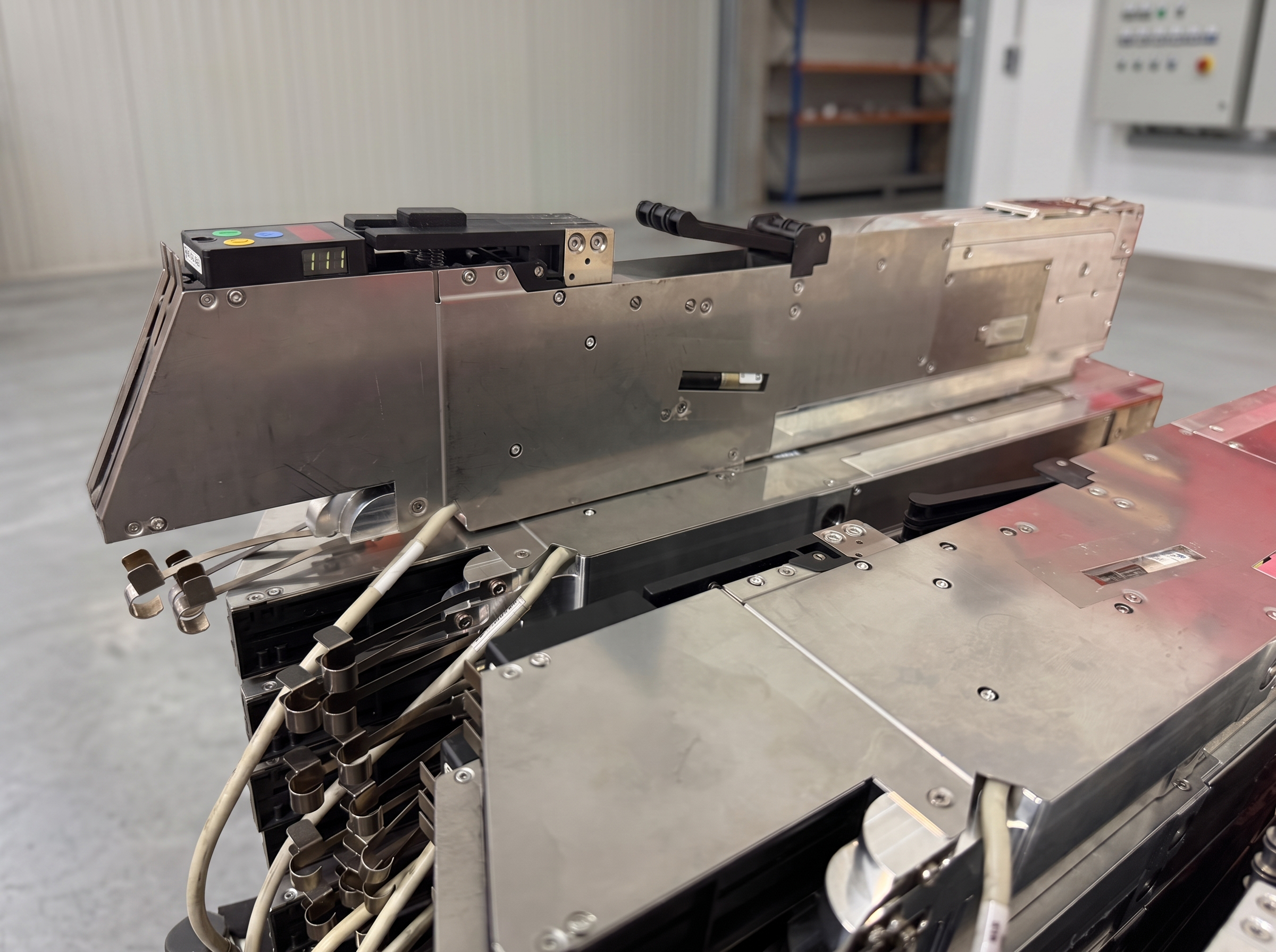 Siemens / ASM SL Triple Track Silver EA 00141098-07 3×8 mm Lane Feeder